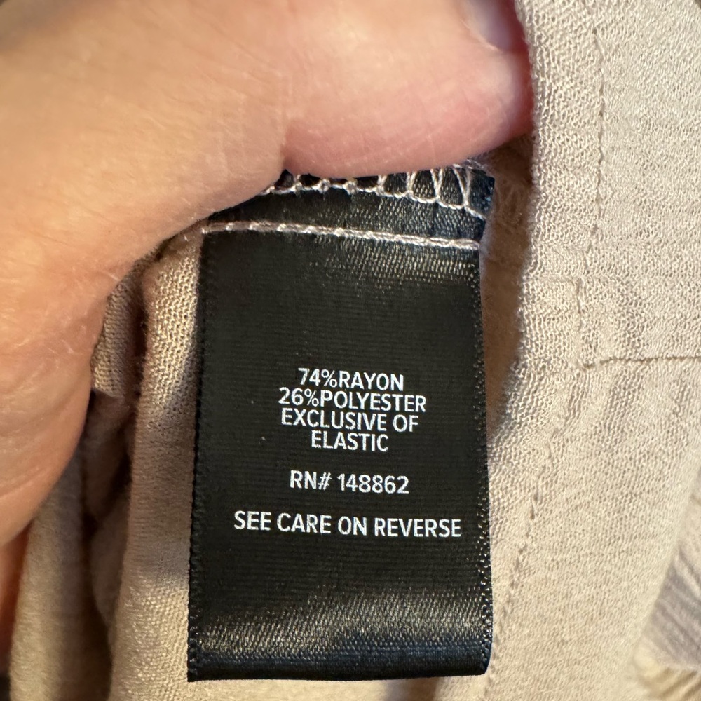 EUC tan/camel colored short sleeve top by Torrid, size 1 (14-16) - Picture 5 of 13